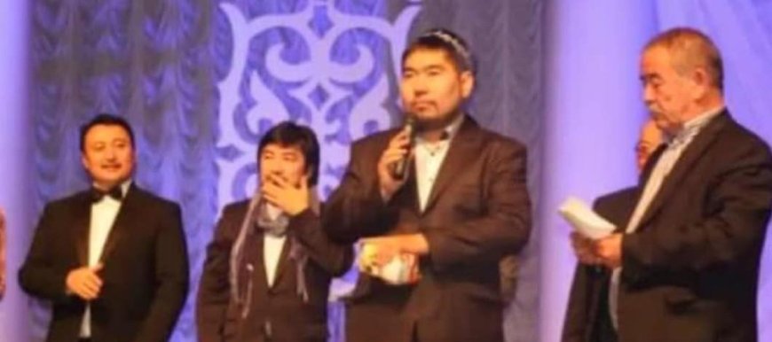 «Көрермендер ауру, жынды ғой»: Белгілі ақын Бекболат Тілеуханның айтыстағы опасыздығын жайып салды