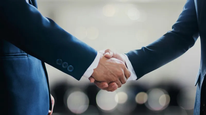 Ер адамдардың қол ұстасып жүруі ЛГБТ-ны насихаттау болып саналмай ма?