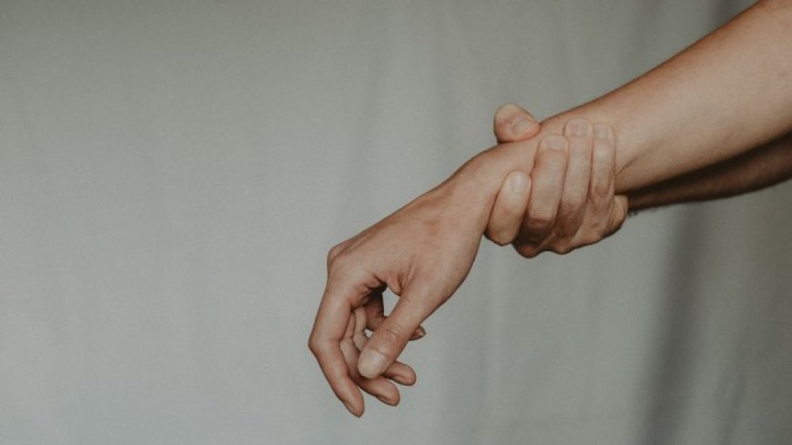 Балаларын терезеден лақтырып жіберген әйел қылмыстық жауапқа тартылмайтын болды