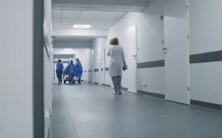 «Басынан тепкен»: Қостанайда 61 жастағы науқасты  ұрып-соққан санитар төрт жылға сотталды