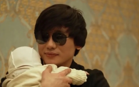 «Қызым, менің Рәбиә Сұлтаным»: Қайрат Нұртас алғаш рет кенже қызын көрсетті