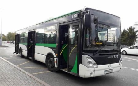 Алматыда автобус жүргізушісі телефонға қараймын деп, қызды қағып кетті (ВИДЕО)