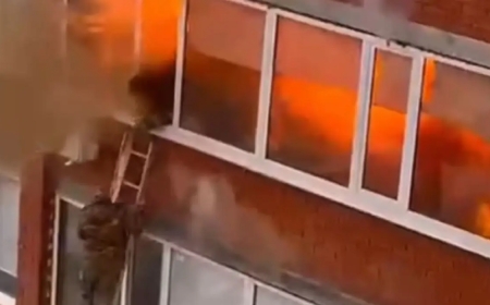 Оралдағы өрт: жарылыстың ортасында қалған құтқарушының жағдайы белгілі болды (ВИДЕО)