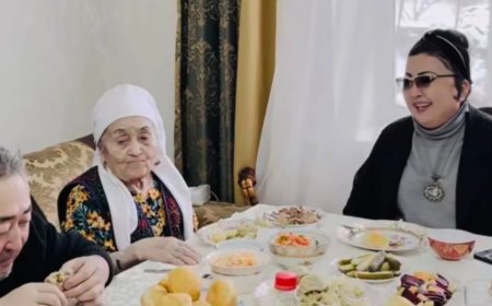 «Қара шаңырақтамын»: Мақпал Жүнісова қарт анасын көрсетті (ВИДЕО)
