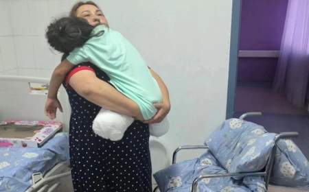 Астанада екі аяғынан айырылған қыздың отбасына баспана берілді