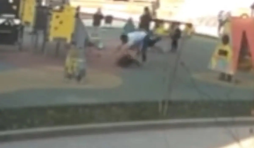 Алматыда аулада жүрген бүлдіршінді теуіп құлатқан адам қамауға алынды