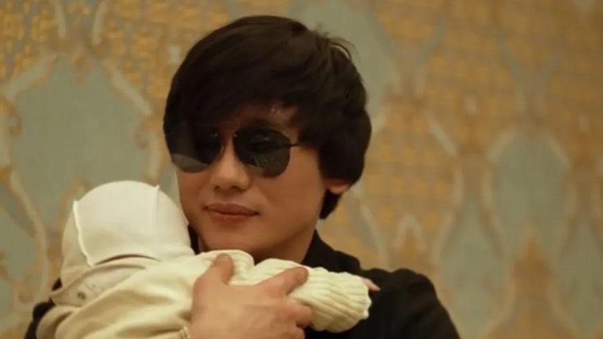 «Қызым, менің Рәбиә Сұлтаным»: Қайрат Нұртас алғаш рет кенже қызын көрсетті