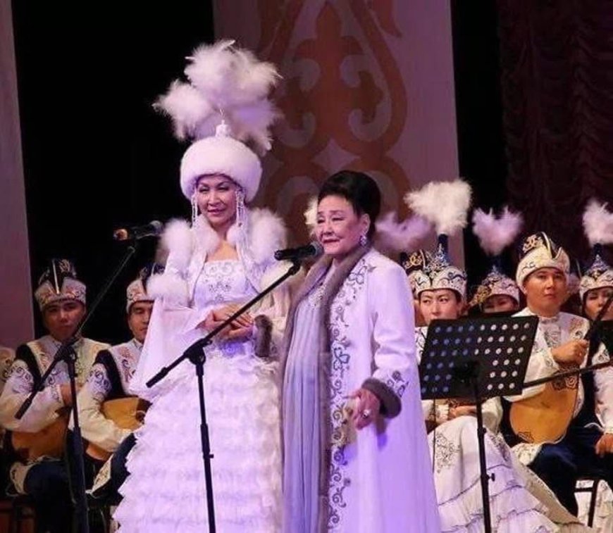 Ұлт жұлдызынa һәм ұлы ұстазға құрмет