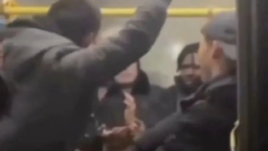 «Батыр болсаң, Африкаға бар, сойып жеп қойсын»: Бірнеше алматылық шетелдік азаматты автобуста ұрып-соққан
