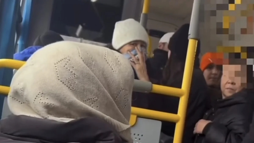 «Өзінің анасы жоқ па?»: Алматыда жүргізуші қарт әжейді автобустан түсіріп жіберген (ВИДЕО)