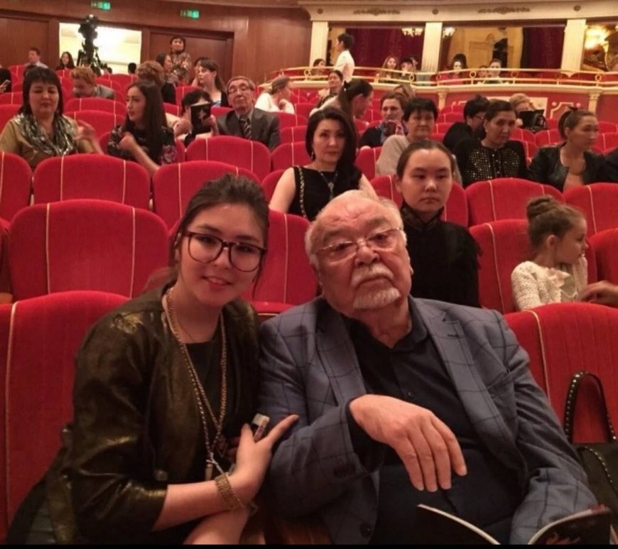 "Жүрегімнің ішіндегі жүрегім": Асанәлі Әшімовтің қызы сағыныш жазбасын жариялады