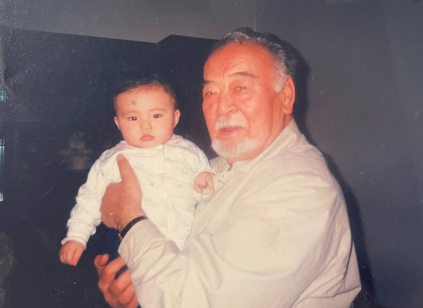 "Жүрегімнің ішіндегі жүрегім": Асанәлі Әшімовтің қызы сағыныш жазбасын жариялады