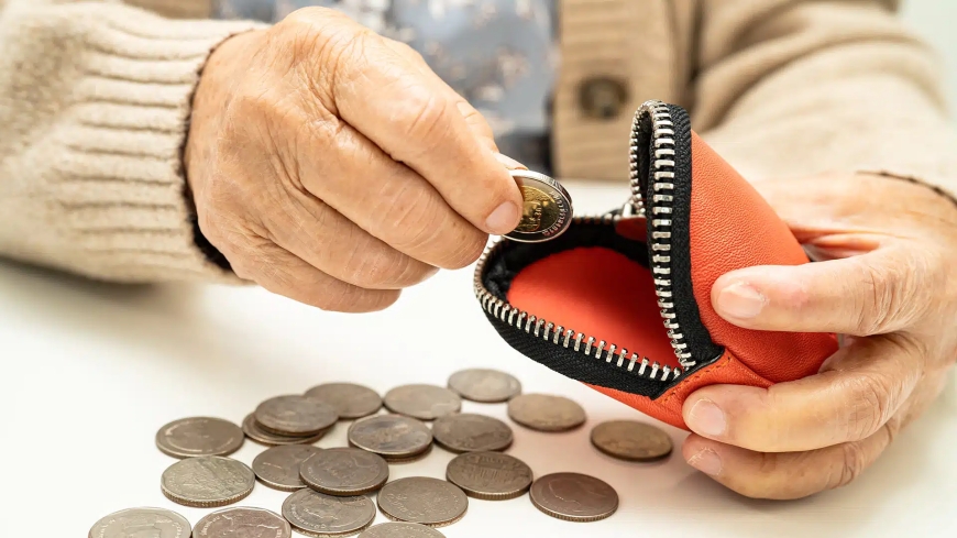 «Жаңа жылға дейін көп зейнетақы түседі»: Еңбекмин қарияларға шұғыл ақпарат таратты