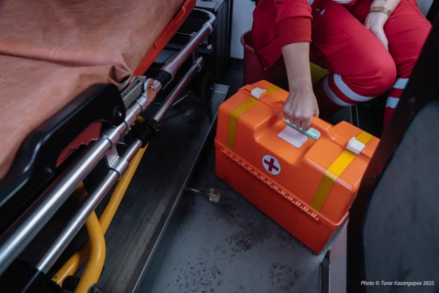 «Бірнеше метрге лақтырып жіберген»: Өскеменде тұрғынды подъездің есігінен ток ұрды