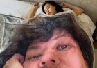 «Мына көрпемен түнде бастырыласың ғой»: Айжұлдыздың күйеуінен жұртты күлдірген тосын сый