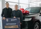Бапкерліктен кеткен Қайрат Сәтжановқа пәтер мен көліктің кілті табыс етілді