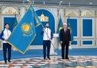 Тоқаев Қысқы Олимпиада ойындарына қатысатын спортшыларға Мемлекеттік туды тапсырды