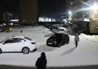 Бейтаныс әйелдің қыздың соңынан аңдыған видеосы желіні шулатты