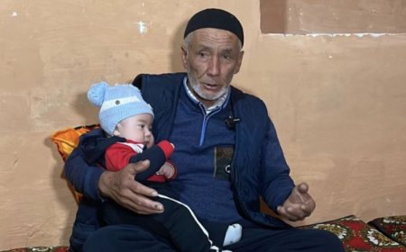 «Арманым орындалды»: 70 жастағы ақсақал жеті қыздан кейін ұлды болды
