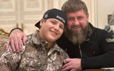 «Сені барып алып кете саламыз». Қадыровтың 18 жастағы ұлы Зеленскийге қоқан-лоқы жасап, Николас Мадуроның кебін киетінін айтты