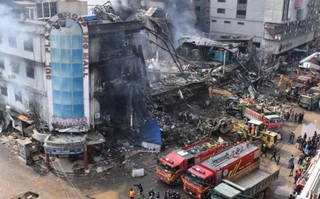 60 адам қаза тапты: Пәкістанда сауда орталығы отқа оранды