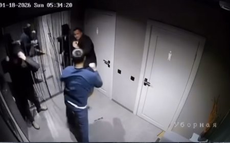 Атыраудағы түнгі клубта  ер адамды  аяусыз  сабап кеткен