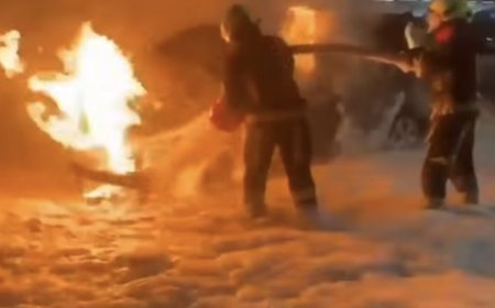 Астанада жол үстінде жеңіл көлік өртенді