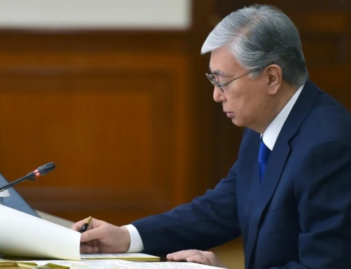 Президент Конституциялық реформа жөніндегі комиссия құру туралы Жарлыққа қол қойды