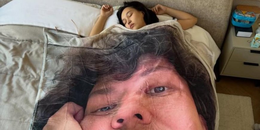 «Мына көрпемен түнде бастырыласың ғой»: Айжұлдыздың күйеуінен жұртты күлдірген тосын сый