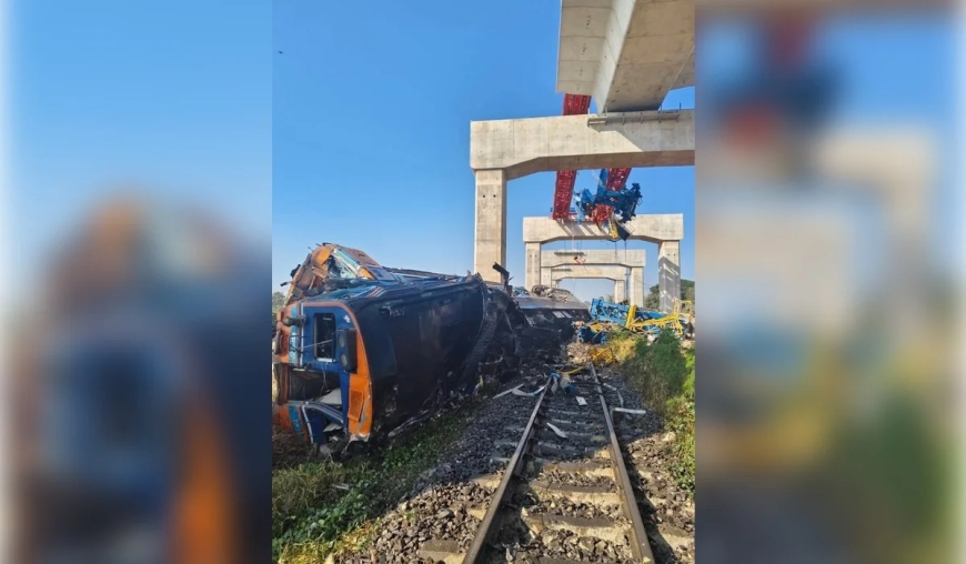 Таиландта пойыздың үстіне кран құлап, 20-дан астам адам қаза тапты