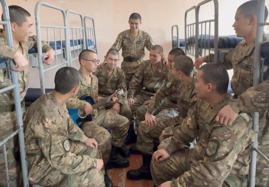 Шымкентте 12 сыныптас әскери борышын бірге өтеп жатыр