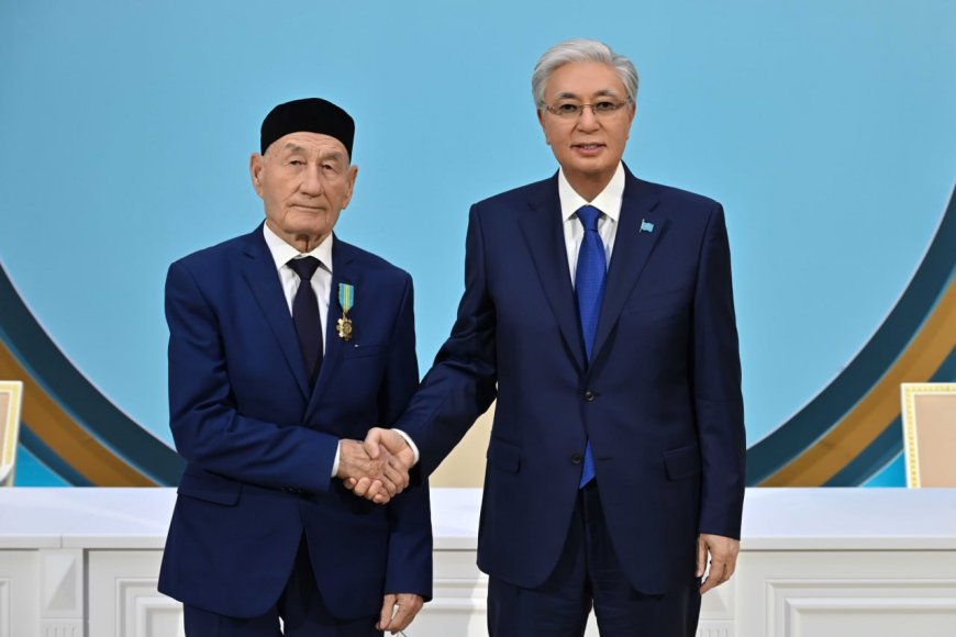 Президент Ұлттық құрылтайдың қызметіне белсене қатысқандарды марапаттады