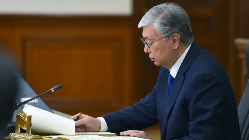 Президент Конституциялық реформа жөніндегі комиссия құру туралы Жарлыққа қол қойды