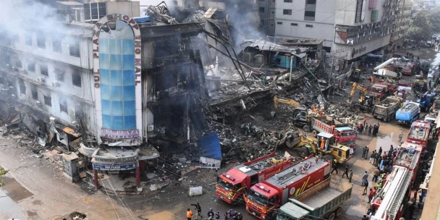 60 адам қаза тапты: Пәкістанда сауда орталығы отқа оранды