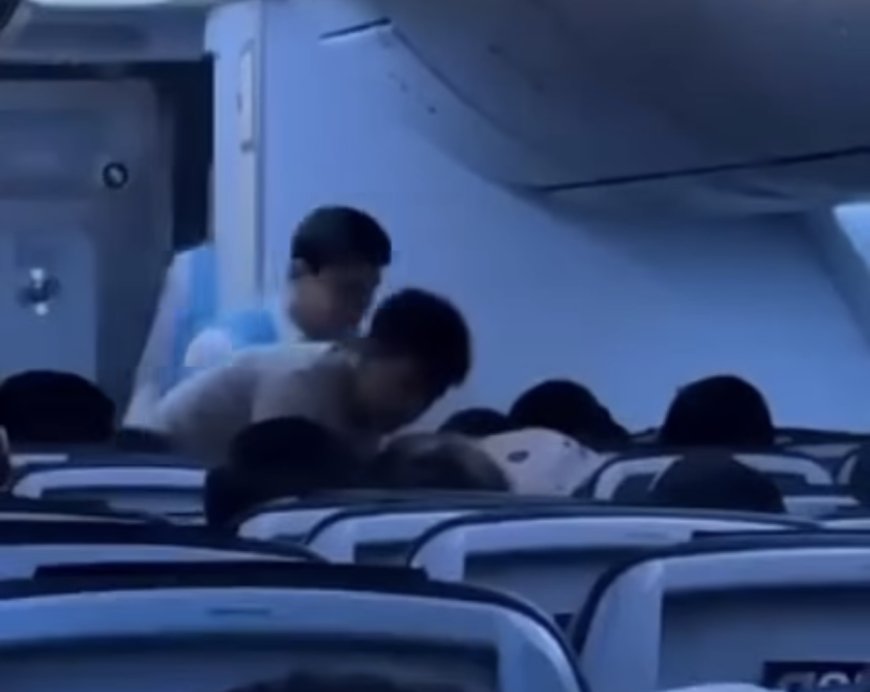 Аспандағы ерлік: Қарағандылық студент ұшақ бортында жолаушыны құтқарып қалды