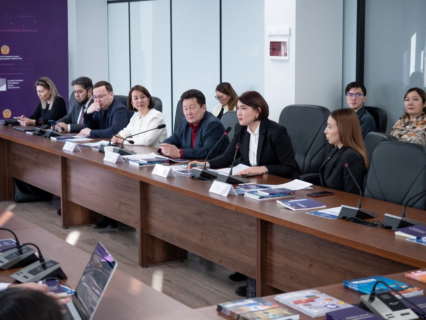 «SARAP» отырысында кеңесуші демократияның келешегі талқыланды