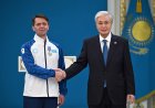 «Әкелік парызыңызды адал әрі лайықты атқардыңыз»: Президент Шайдоровтың әкесіне алғысын айтты