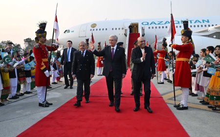Токаев прибыл с официальным визитом в Пакистан
