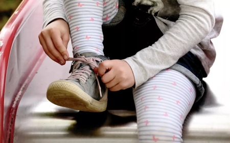 «Ағай тиісті»: Шымкентте мұғалім 7 жасар оқушыға зорлық жасады деген күдікке ілінді