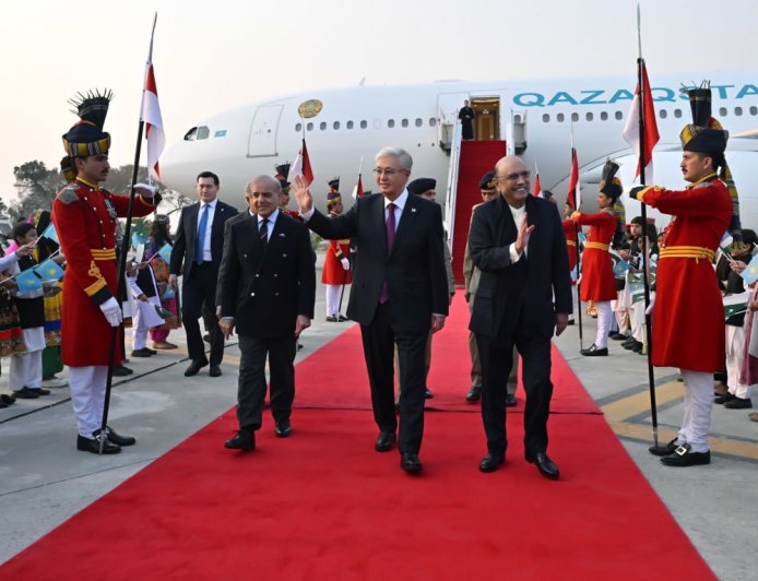 Токаев прибыл с официальным визитом в Пакистан