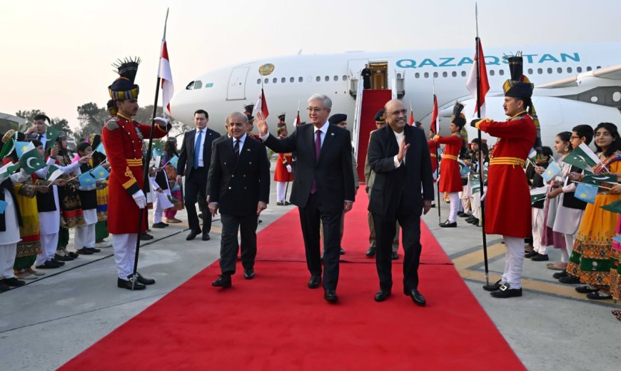 Токаев прибыл с официальным визитом в Пакистан