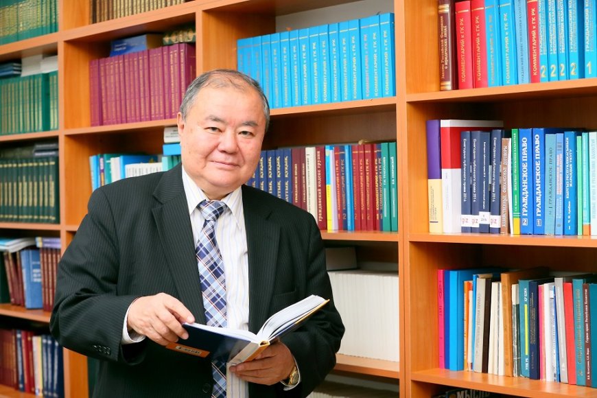 «1993 жылғы Конституция – ең тиімді нұсқа»: Ғалым жаңа түзетулердің демократия қағидатына сәйкес еместігін мәлімдеді