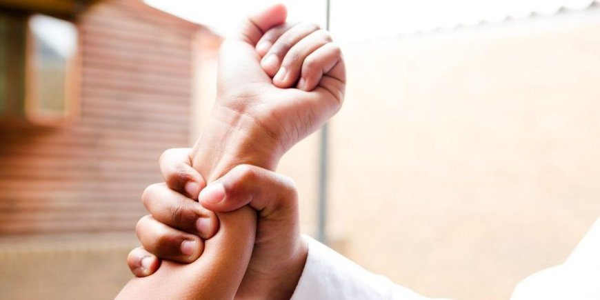 БҚО-да лауазымды шенеунік кәмелетке толмаған қызды зорлады деген күдікке ілінді