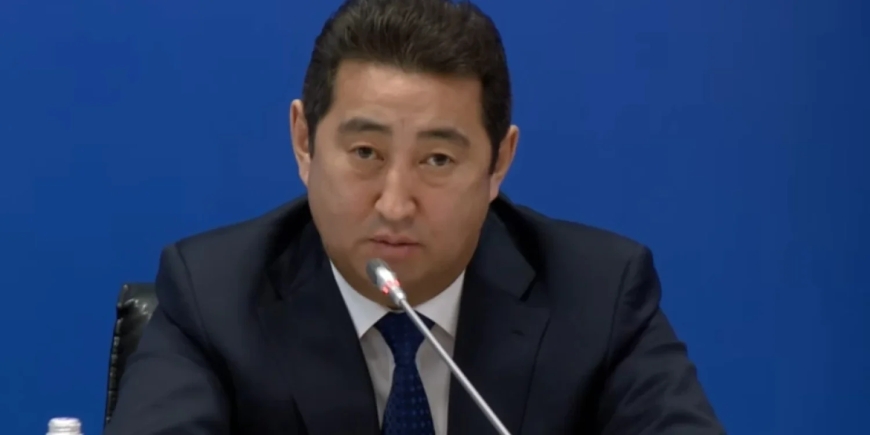 «Бауырларыңыз субсидия алды ма?»: Министр журналист сұрағына ашуланып, жауап беруден бас тартты