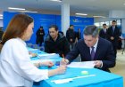 Премьер-министр Олжас Бектенов референдумда дауыс берді