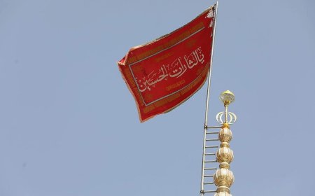 Иранда «кектің қызыл туы» көтерілді