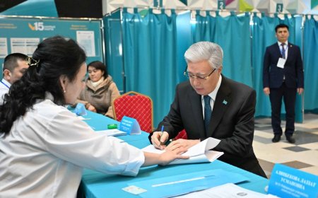 «Еліміздің тағдырын айқындайтын күн»: Тоқаев республикалық референдумда дауыс берді