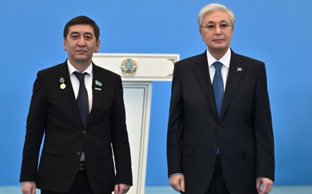 Аванспен берген шығар»: Ринат Зайыт Тоқаевтан алған марапатына ұялғанын айтты(ВИДЕО)