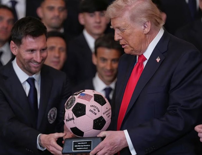 Трамп Ақ үйде Мессидің мықты футболшы екенін айтты