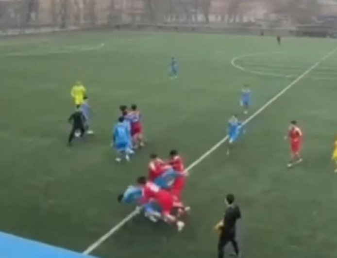 Екі ойыншы ауруханада, капитан қамауда: «Ордабасы» – «Ақтөбе» матчында төбелес болды (ВИДЕО)